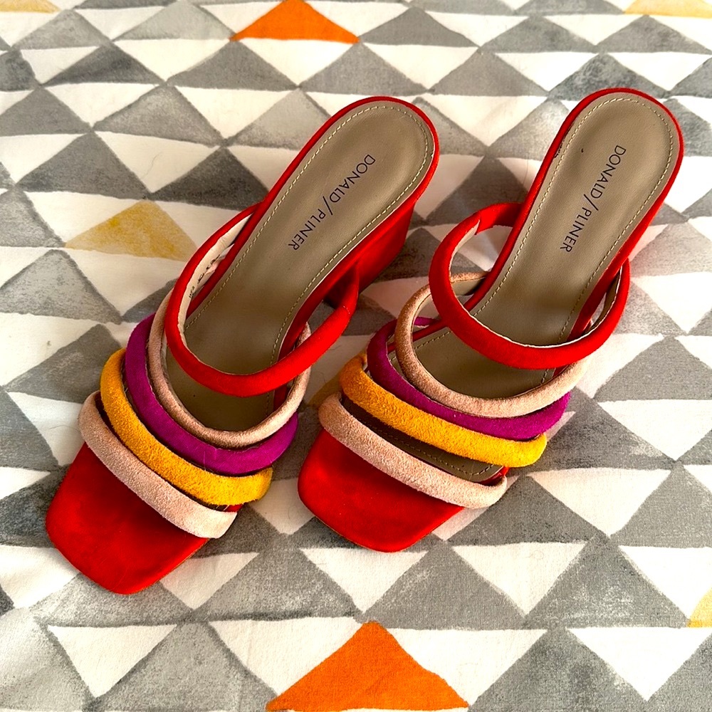 Donald Pliner WES Suede Sandals 9M 🩷❤️🧡💛